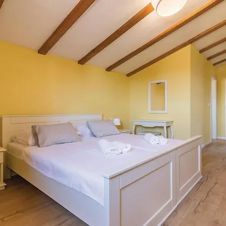Holiday home 9 Bedroom Lovely In *
