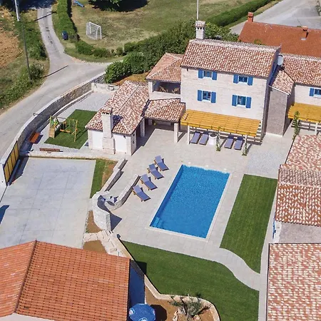 Holiday home 9 Bedroom Lovely In *