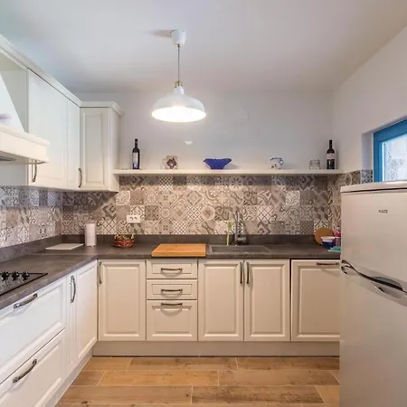 9 Bedroom Lovely In * Bokordici