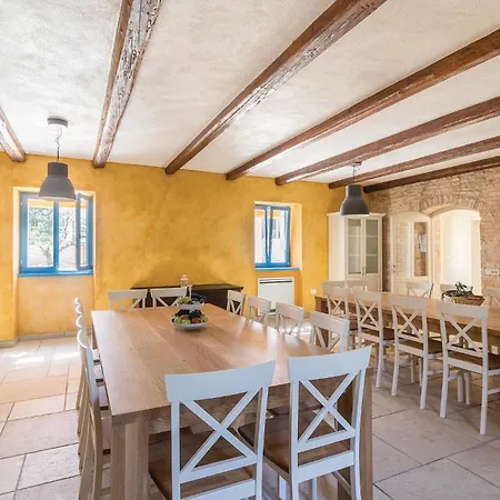 9 Bedroom Lovely In