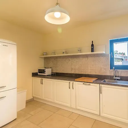 9 Bedroom Lovely In Holiday home Bokordici