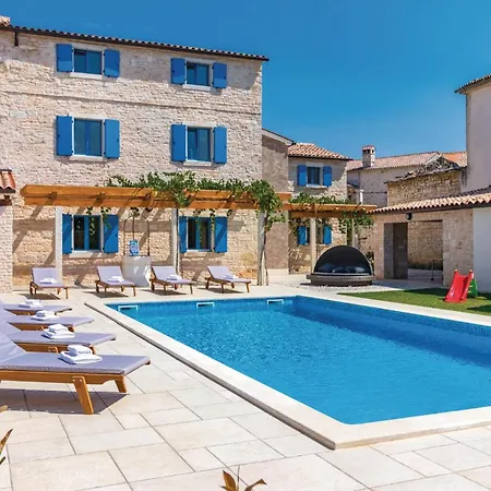 9 Bedroom Lovely In Holiday home Bokordici