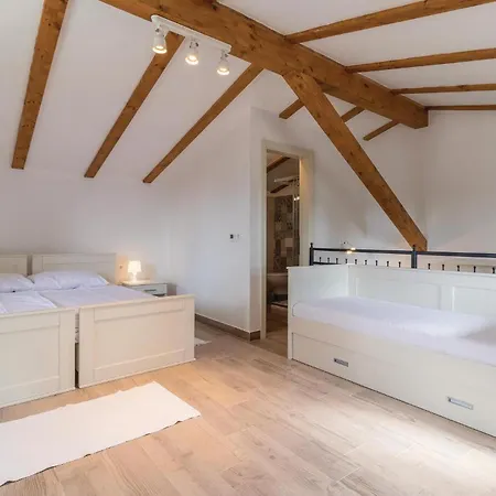 9 Bedroom Lovely In Holiday home