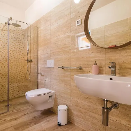 9 Bedroom Lovely In Holiday home Bokordici