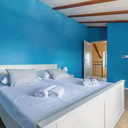 9 Bedroom Lovely In Holiday home Bokordici